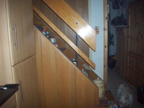 Habt Ihr schon mal so einen häßlichen Treppenaufgang gesehen?