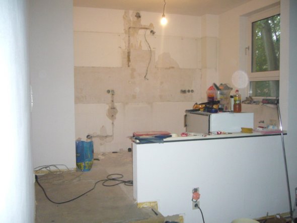 Renovierungsphase.
Blick vom Wohnzimmer in die Küche