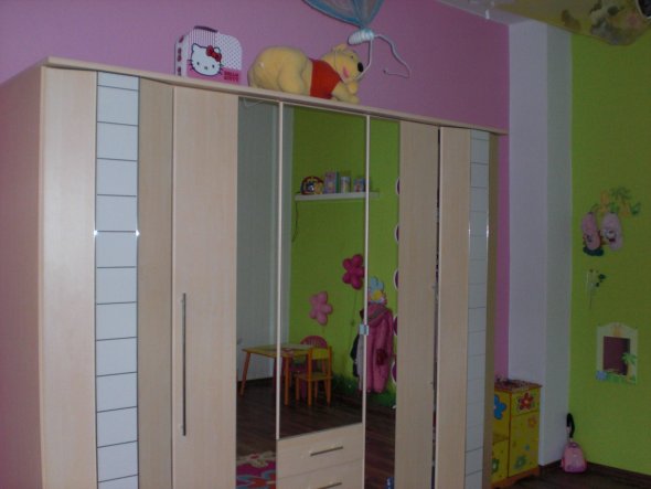 Kinderzimmer 'Stacy Alicia Chayenne`s rosa Suite mit Hello Kitty'