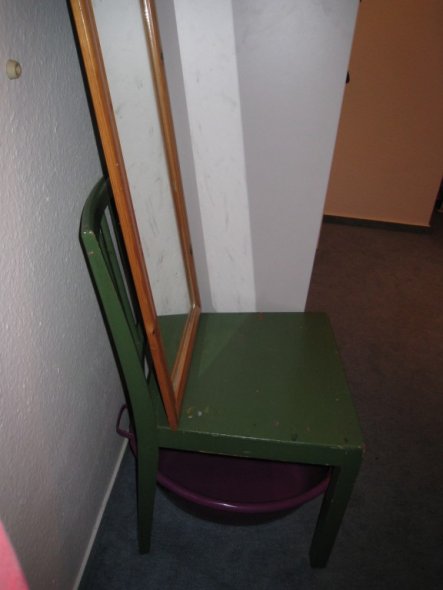 Mein grüner Stuhl ein altes Erbstück von dem ich mich einfach nicht Trennen konnte