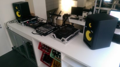 Tipp & Trick 'DJ-Pult im Büro'
