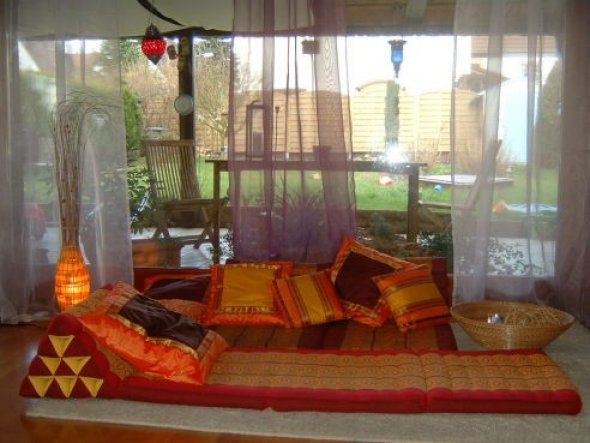 Kapok-Kuschelecke im orientalischen Stil im Wohnzimmer